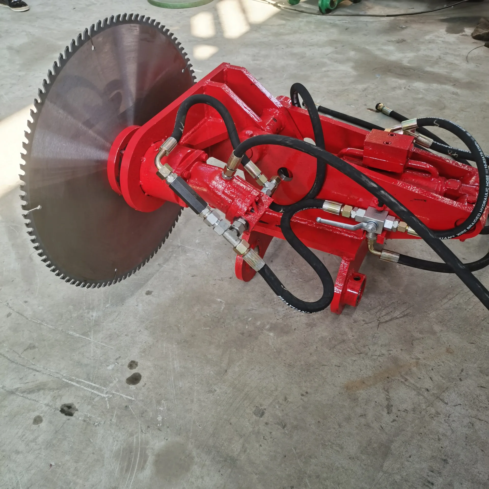 Excavator Attachment wood saw hydraulic saw with circle blade for cutting tree