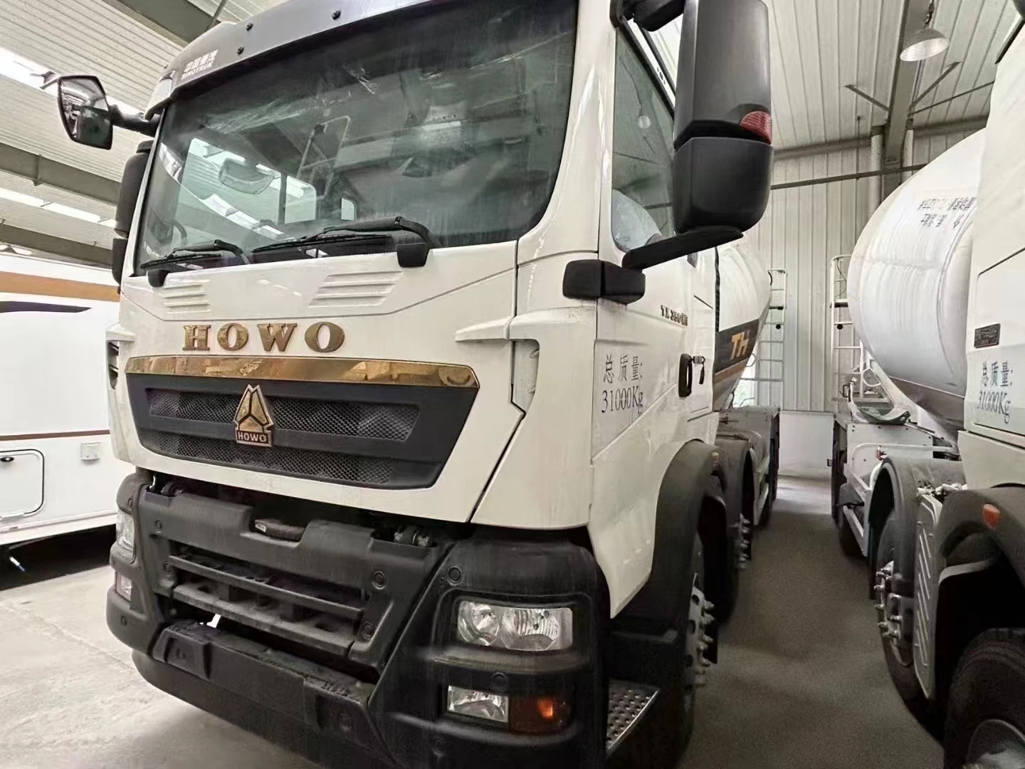 High Capacity 8*4 Concrete Mixer Truck 12-14 Cubic Meter with Cement Drum for Transport Durable Truck for Construction