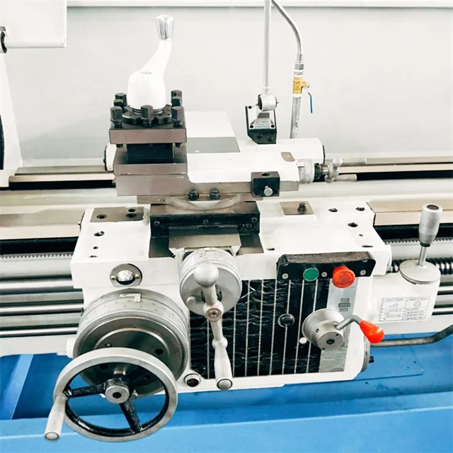 second hand Manual horizontal lathe C6150 manual lathe   the operation is simple manual lathe centering