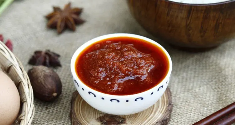 Collocation Halal Chilli Chinese Traditional Spicy Chili Sauce hot Chili Pepper Sauce sweet and spicy delicious chili sauce