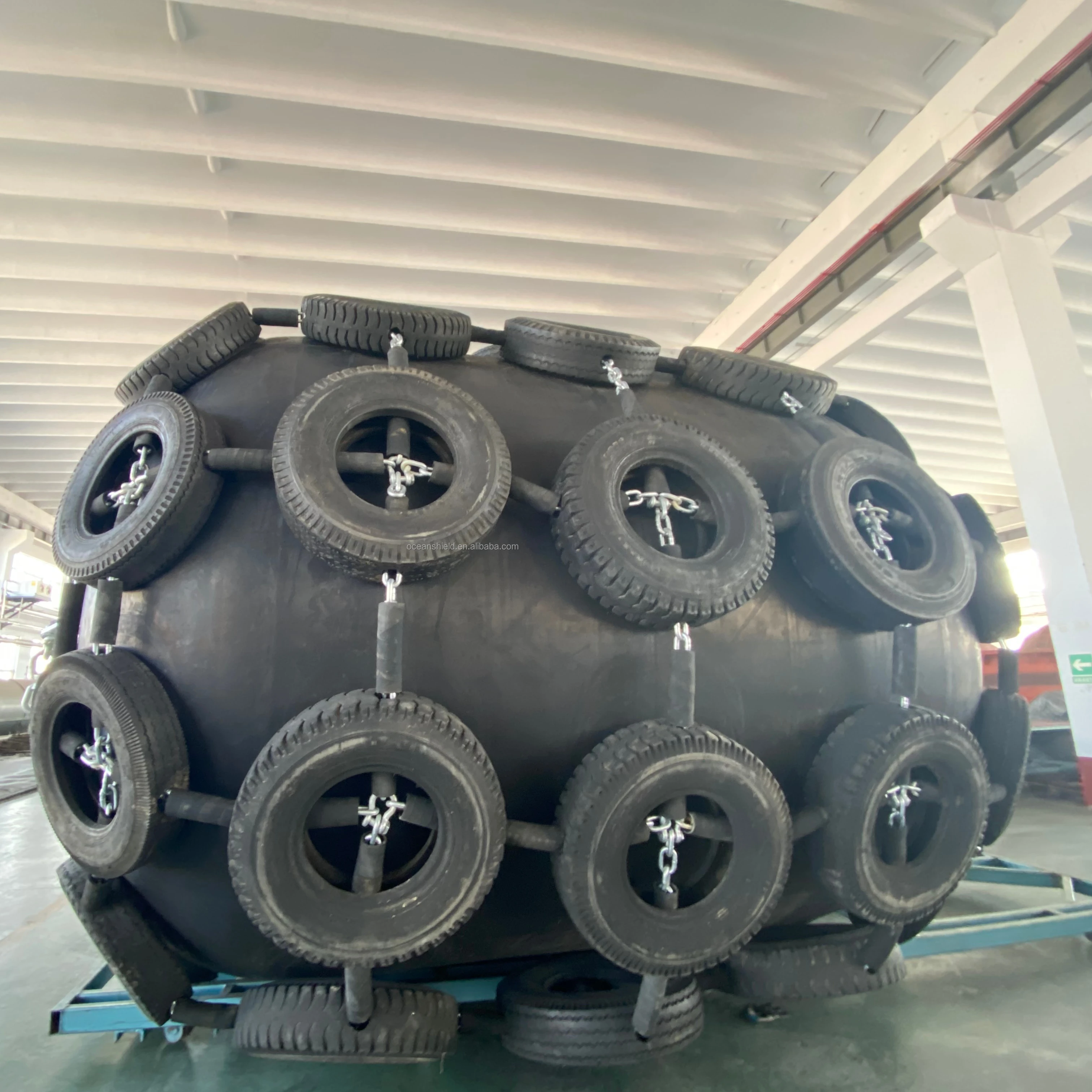 Pneumatic rubber fender for marine use (Model: DIA3300 x L4500mm)