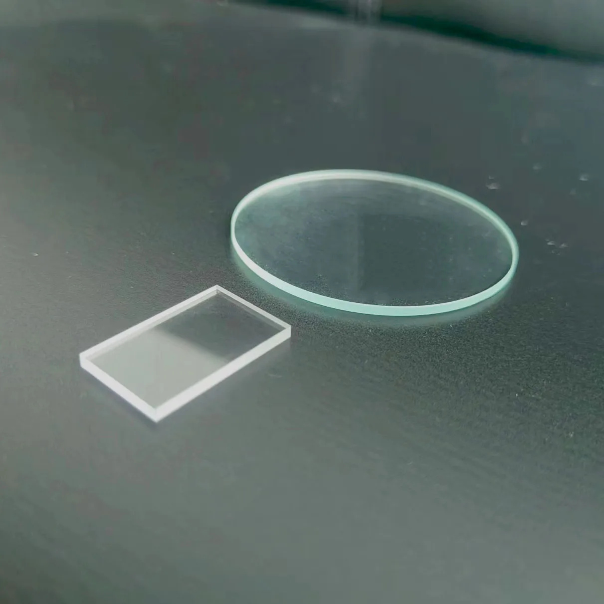 Factory  price  custom round tempered transparent ultra clear low iron glass lens cover glass panel