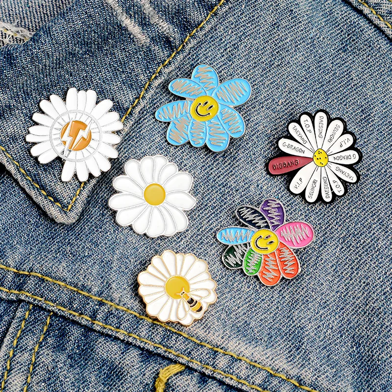 Personality little daisy sun flower brooch for women clothes backpack Lapel pin cool stuff jewelry accessories decoration