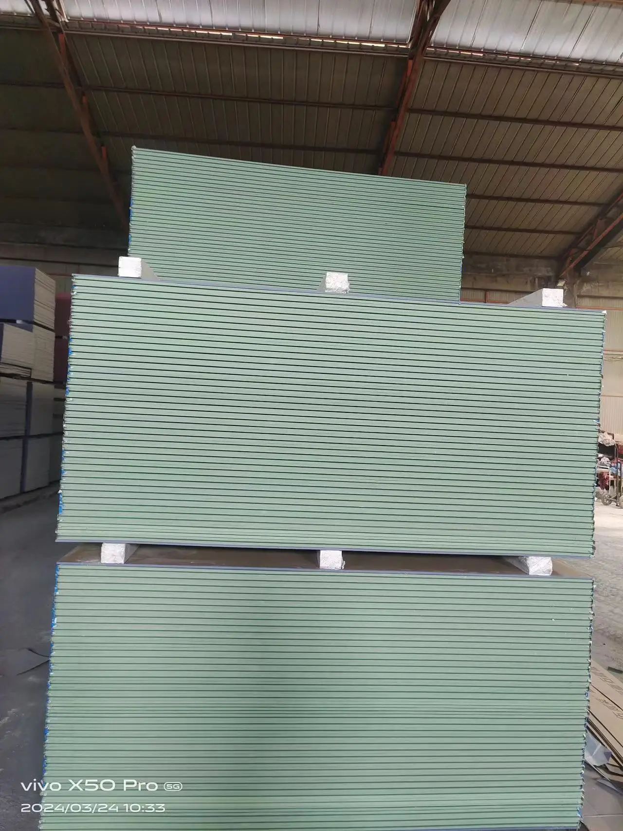 Modern Environmentally Primed Drywall Plasterboard Gypsum Board Waterproof Fireproof Square Shape Hotel Ceiling