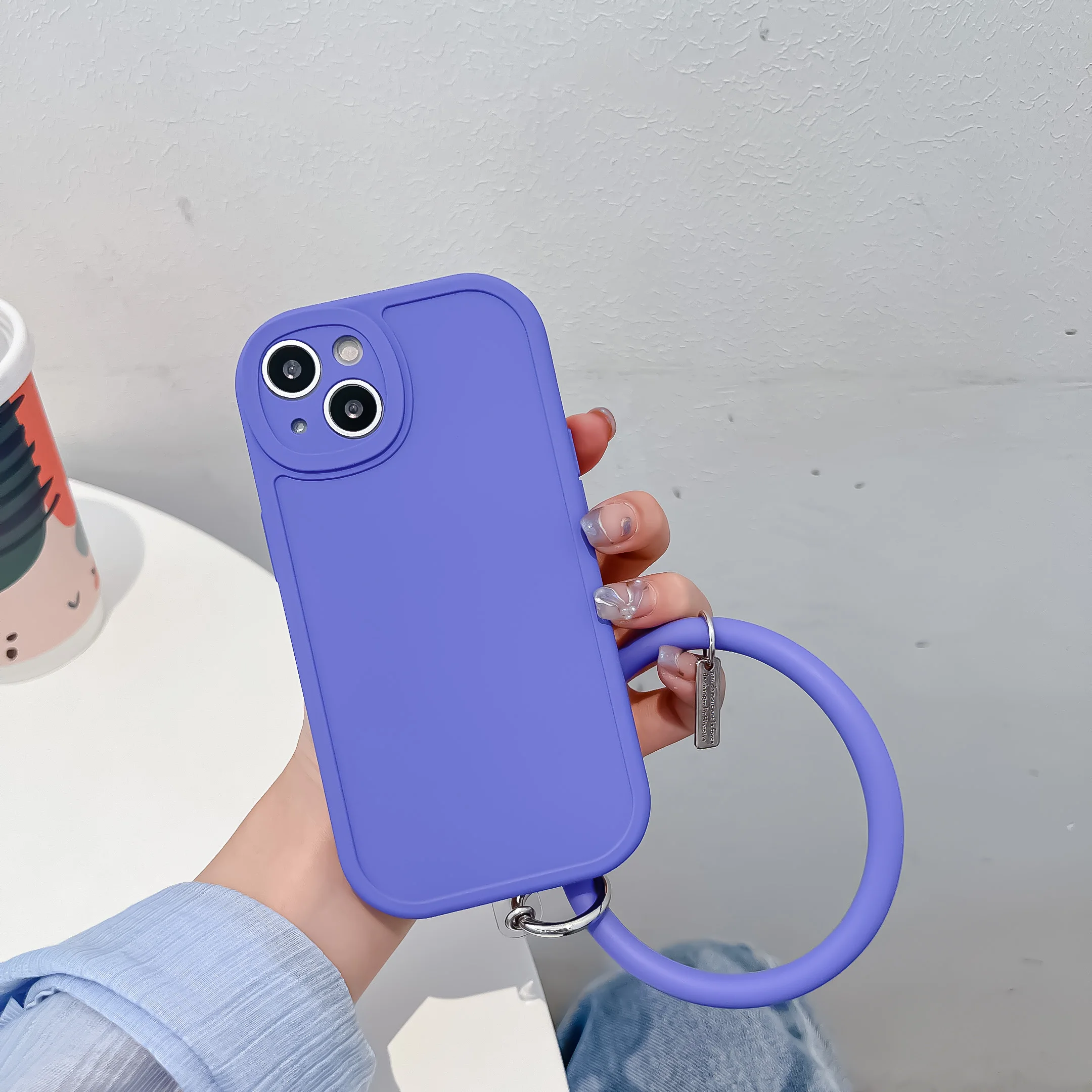 Tiktok trend phone protector creative Bracelet anti falling phone cover and anti losing bracelet phone case for iphone13
