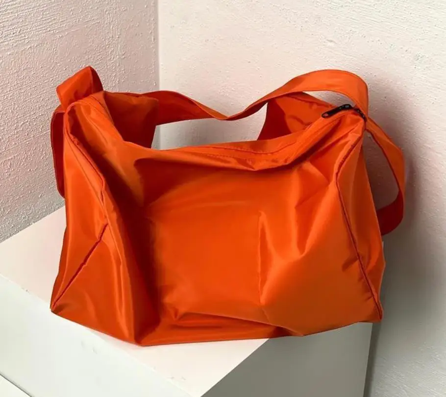 2022 factory wholesale daily sport duffle bag sling weekend bag, travel waterproof sport yoga bag messenger custom logo