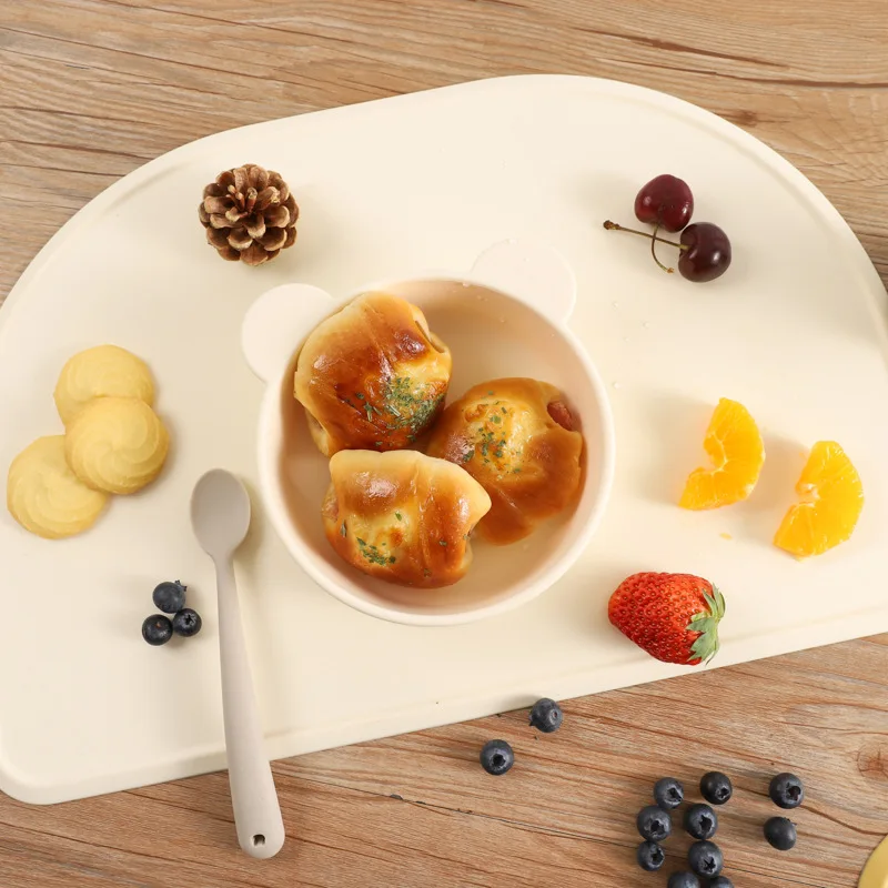 BPA free Led Weaning Feeding Supplies Food Grade silicone divided plates for babies Bear silicone Bowlwith Mat