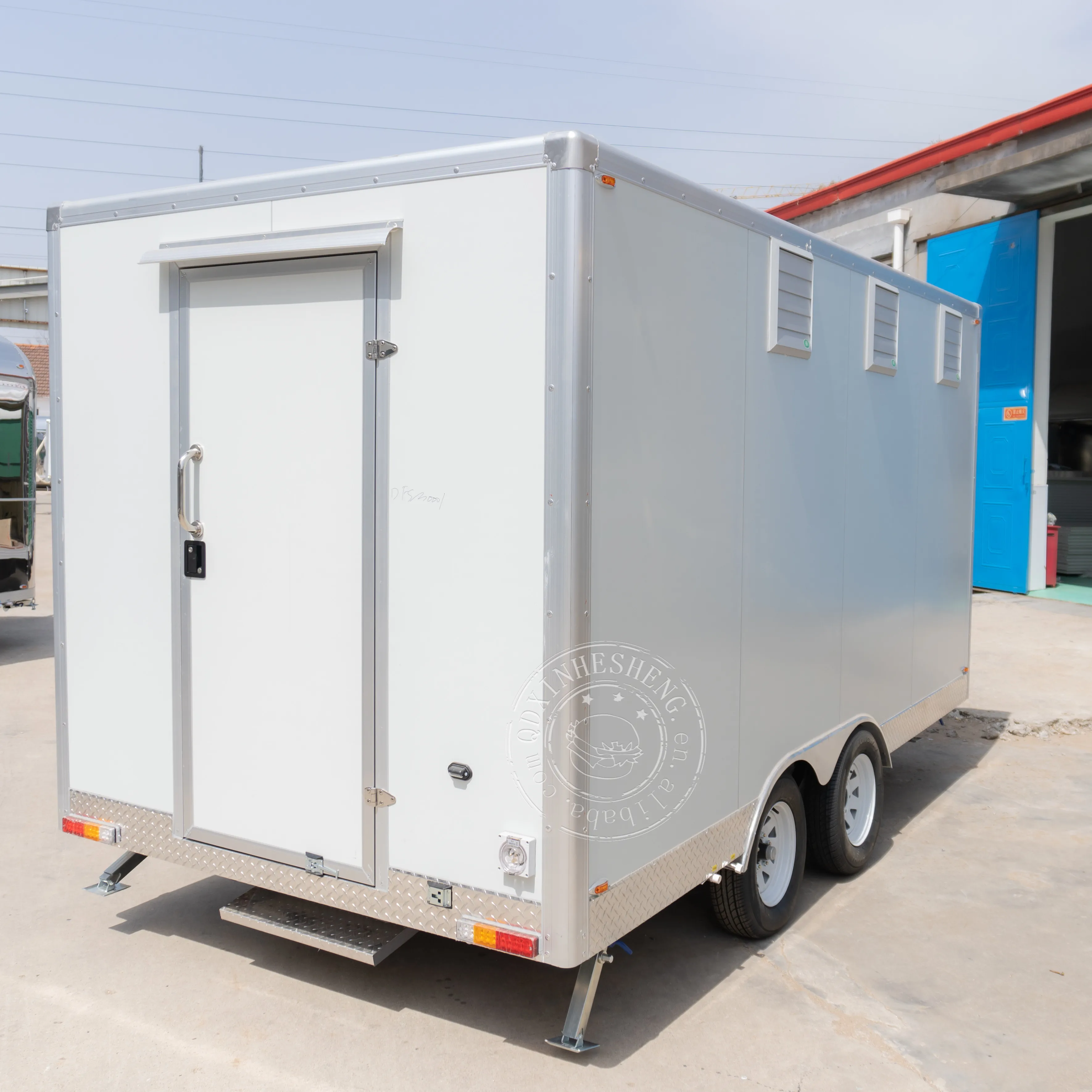 Food Van / Mobile Food Trailer / Food Truck Party Bus New Designed Multifunctional Street Outdoor Customized