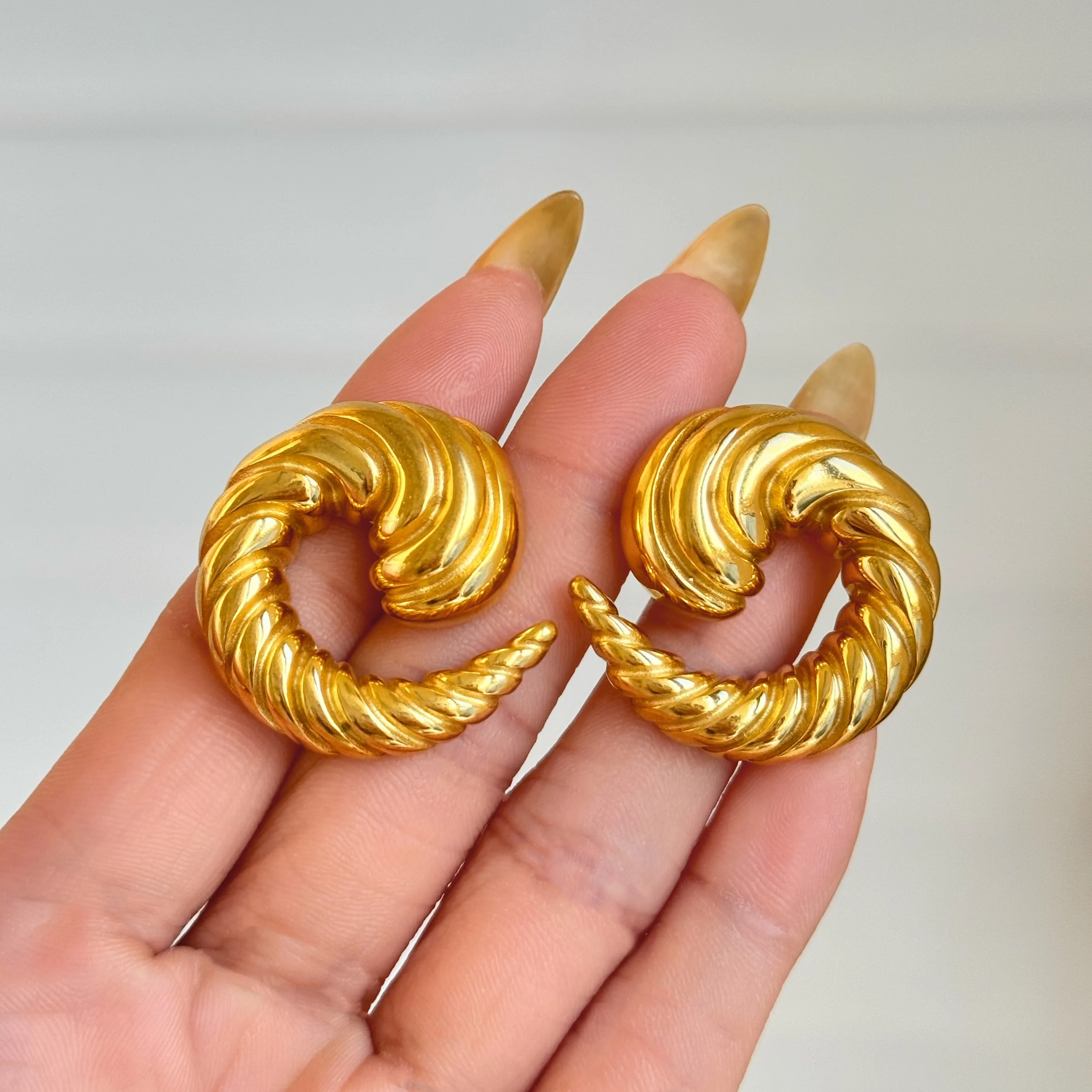 Dazan Autumn Winter 18k Gold Plated Hypoallergenic Stainless Steel High Quality Vintage Vortex Horn Gypsy Dancer Earrings