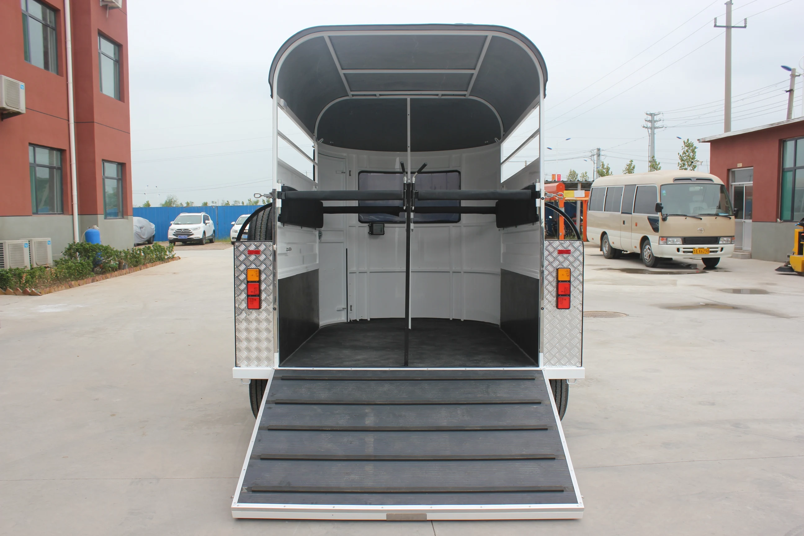 
Easy To Use Economic 2 horse straight trailer 2HSL-ECO Horse float 