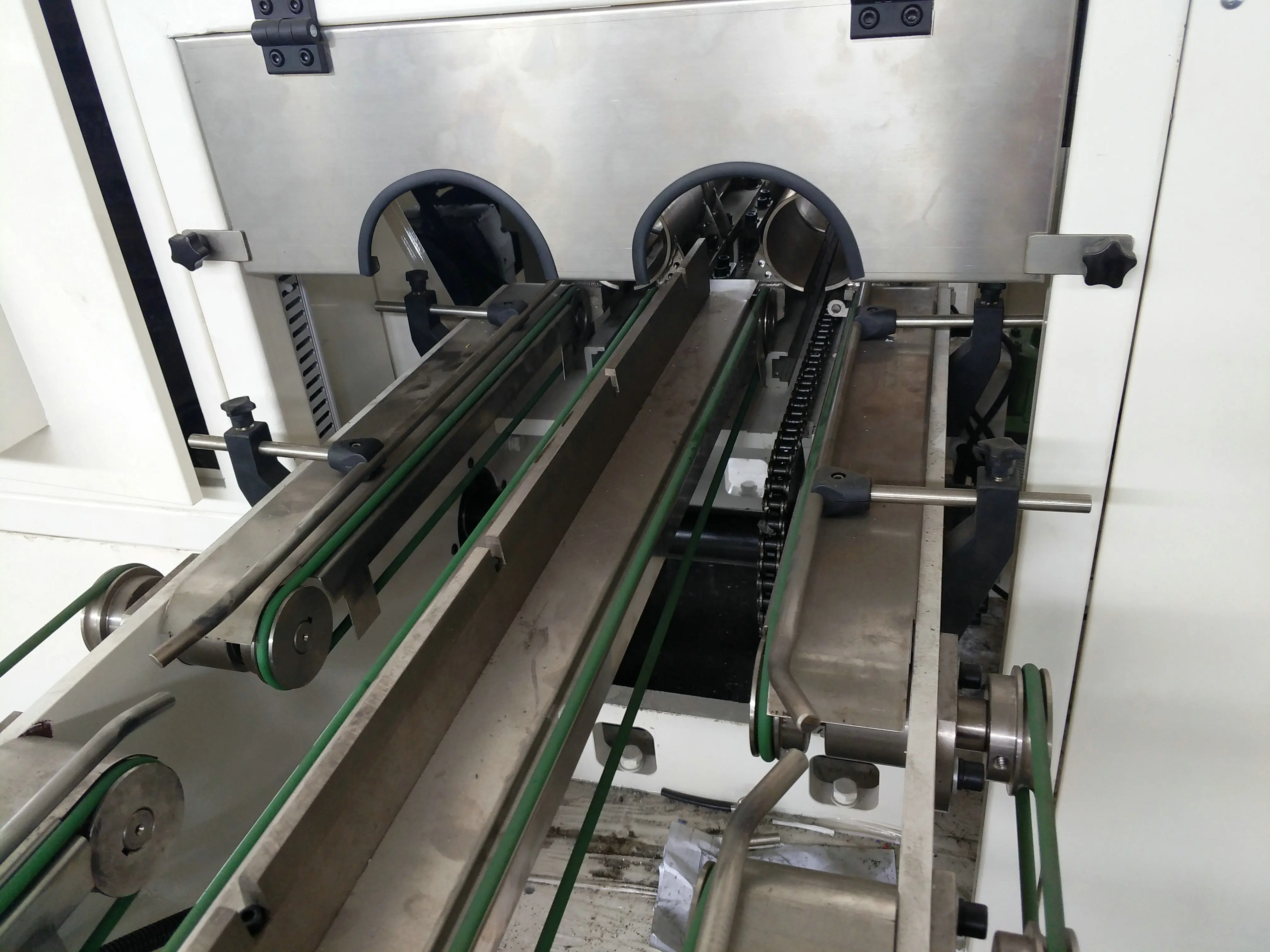 Double channel good quality hot sale toilet tissue paper cutting machine