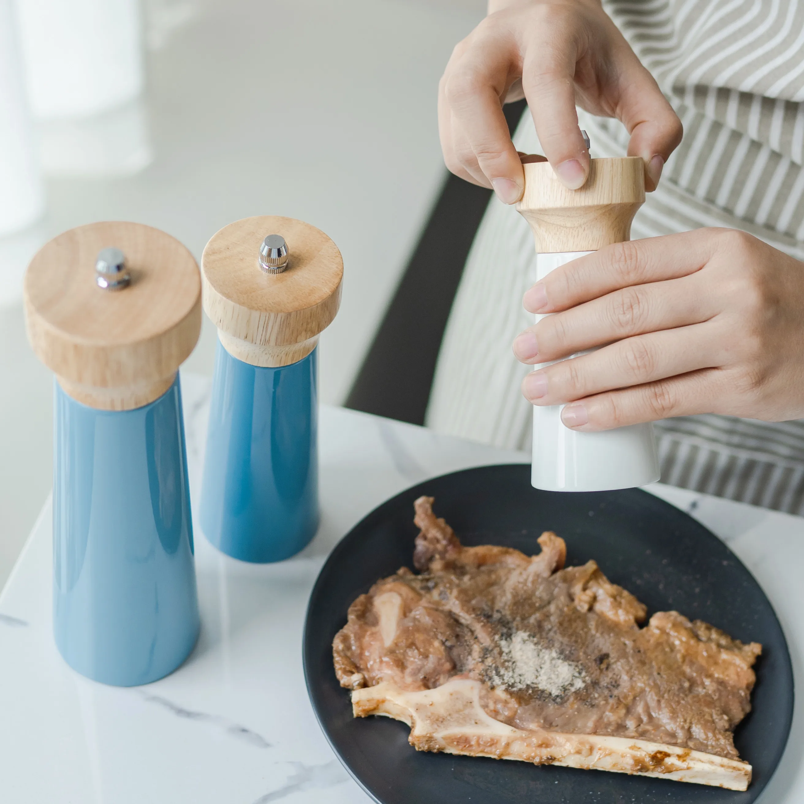 
High quality Kitchen tools wood Manual salt grinder pepper mill 