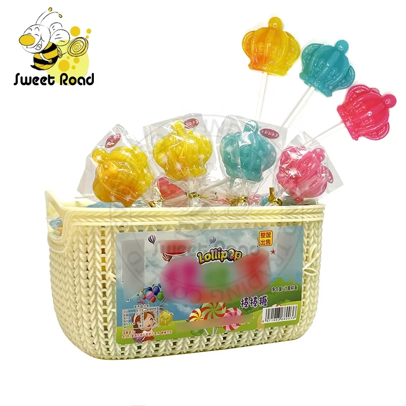 Трехцветный леденец в форме короны конфет в корзине для цветов