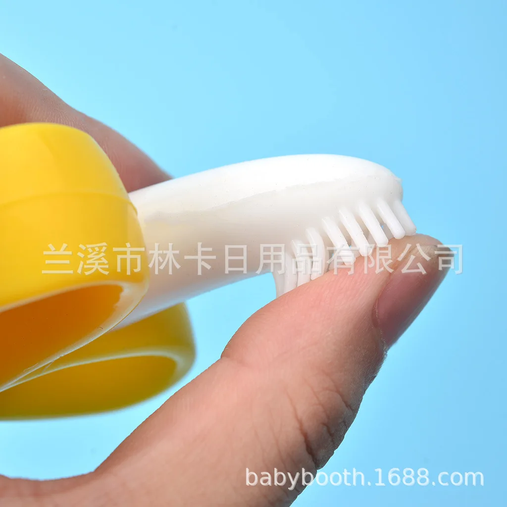 New Natural Safety food grade BPA free Baby Cute giraffe Animal Ring Rattle Teethers Wooden Teething Crochet Baby Teether