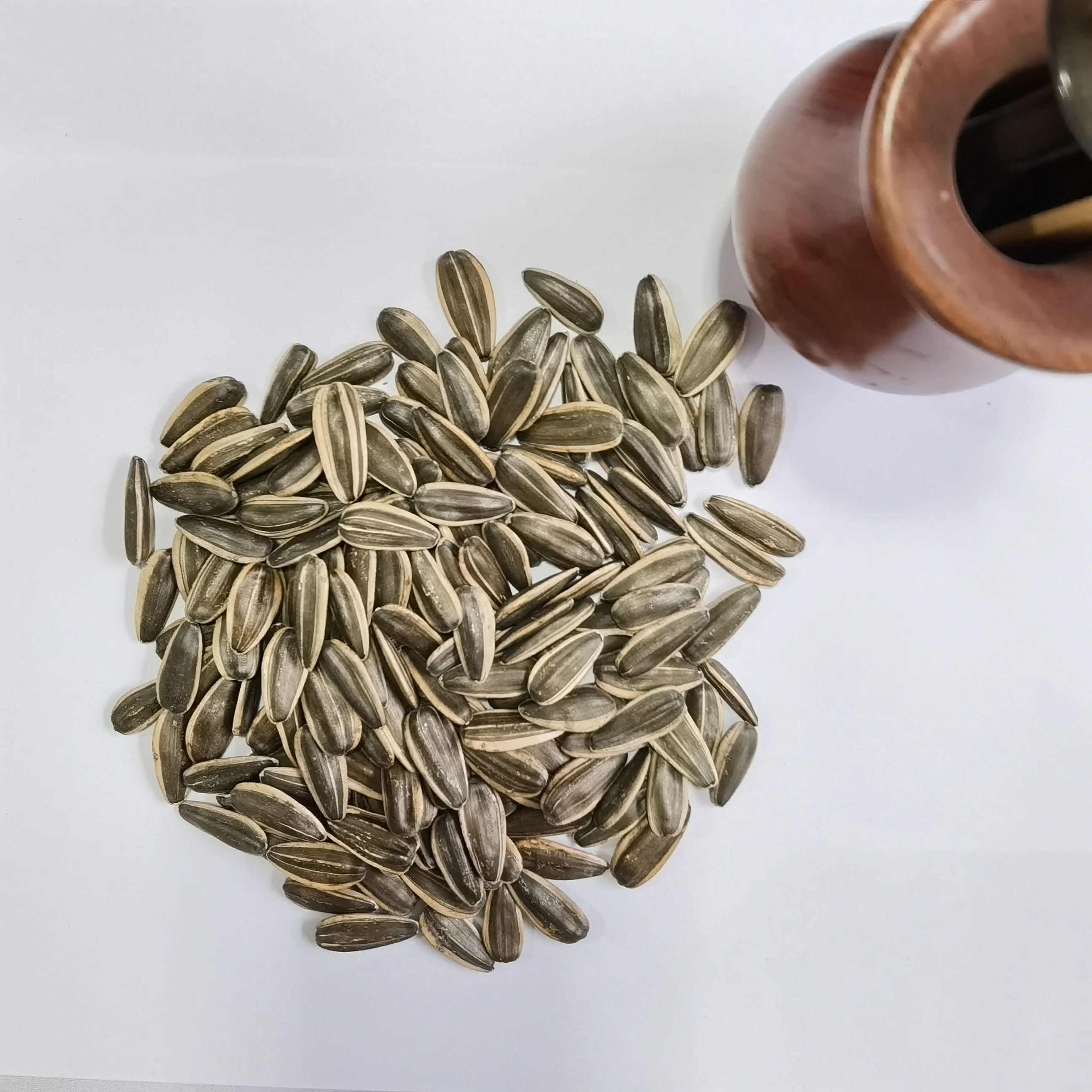 Factory direct high-quality black sunflower seeds raw sunflower seeds 361