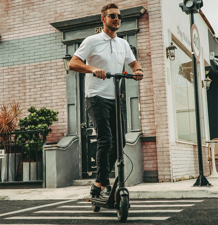 300w Lightweight Electric Step 8.5 Inch E Scooter Electric Two Wheel Scooter Powerful Adult Electric Scooter
