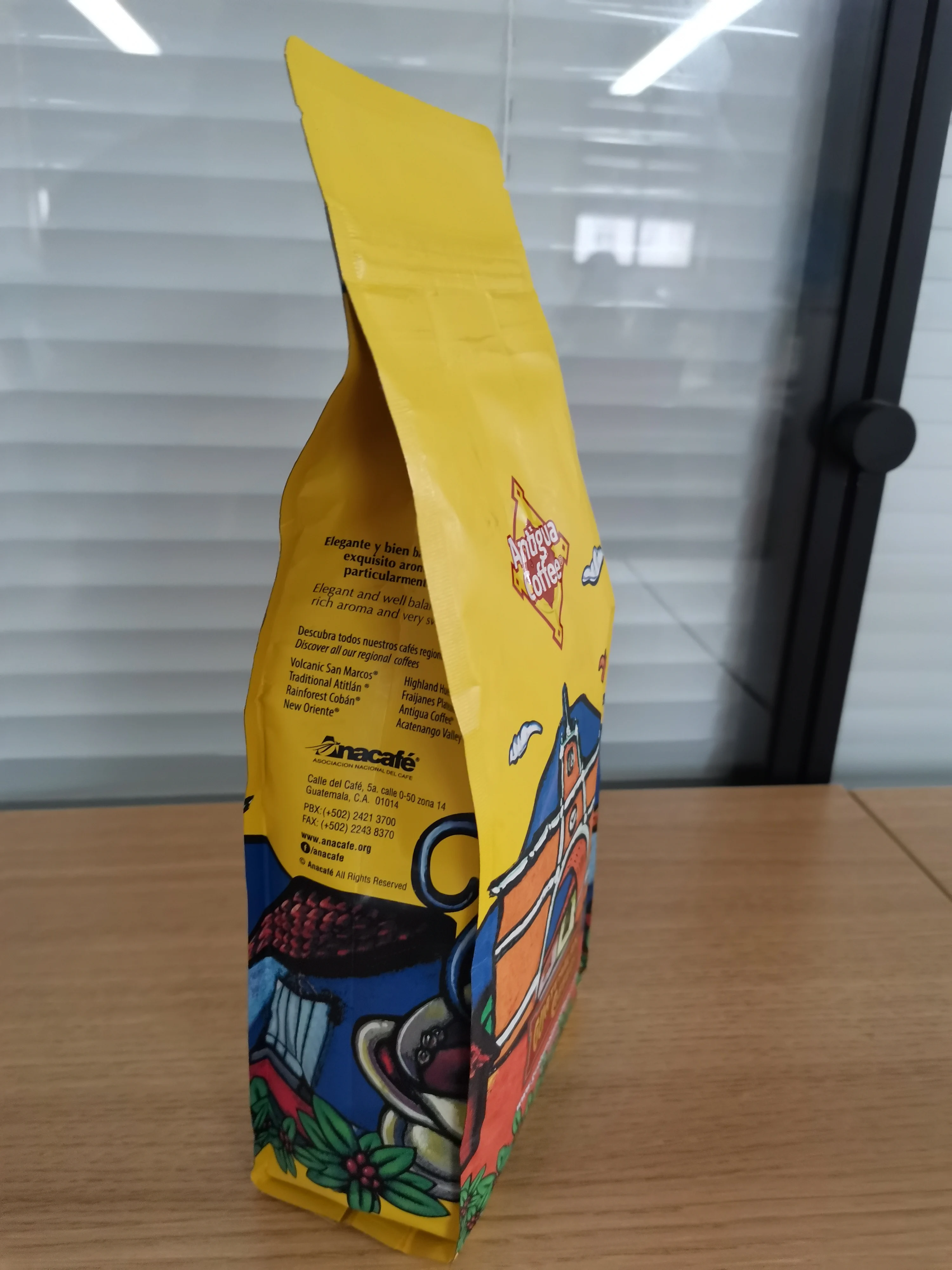 Аппарат для изготовления мешков пищевых продуктов ламинированный материал PA/PE/PP с плоским дном на молнии 8 боковыми