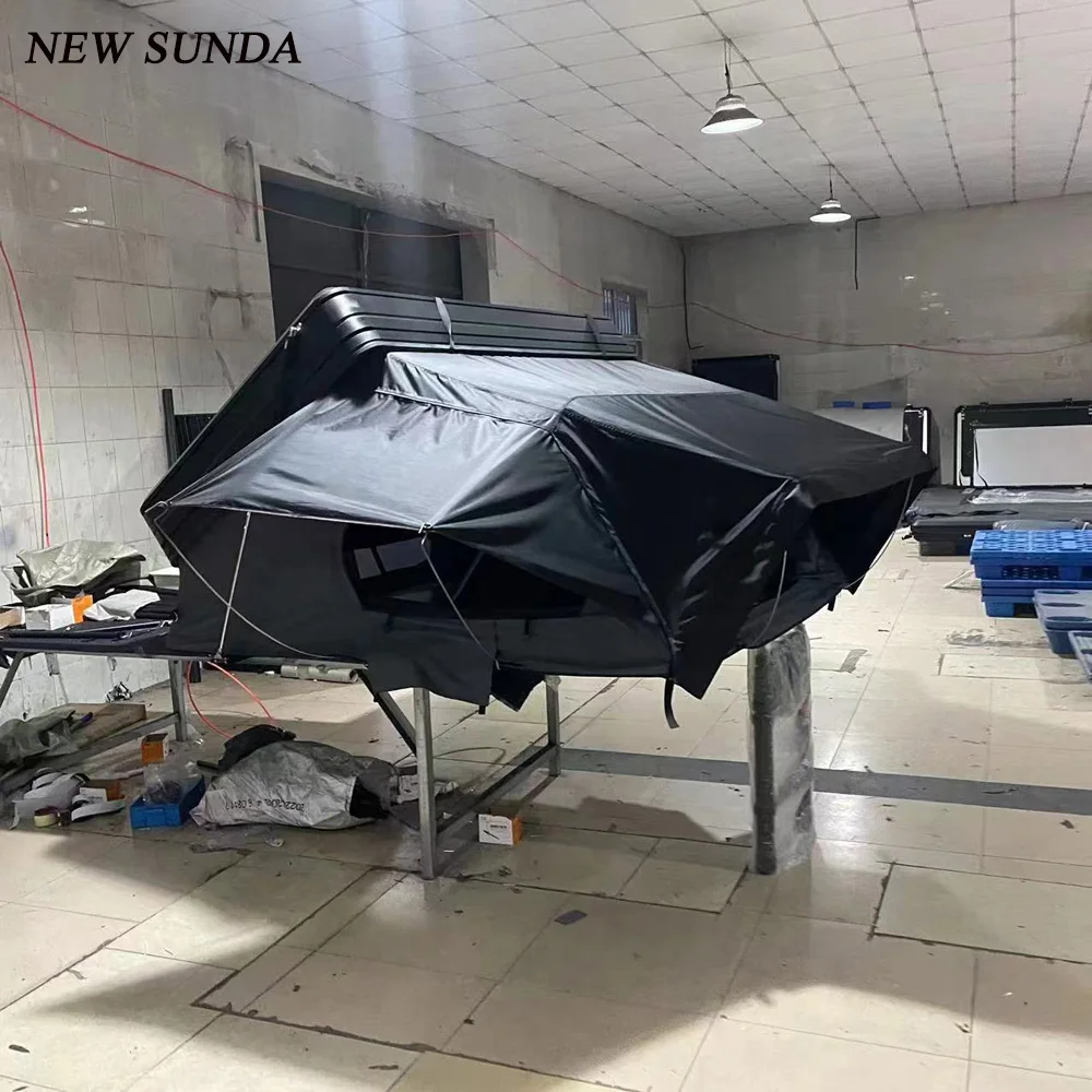 С кронштейном для солнечной панели уличная палатка на крыше автомобиля