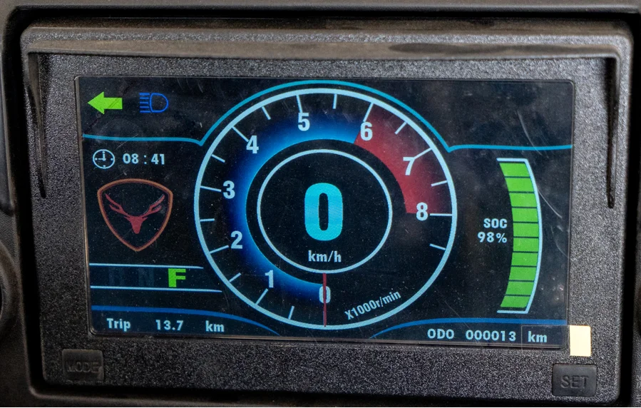 LEROAD NEW DELUXE L2+2 Red Body Golf Cart Windshield Customized Smart 4 Seats Electric Golf Cart