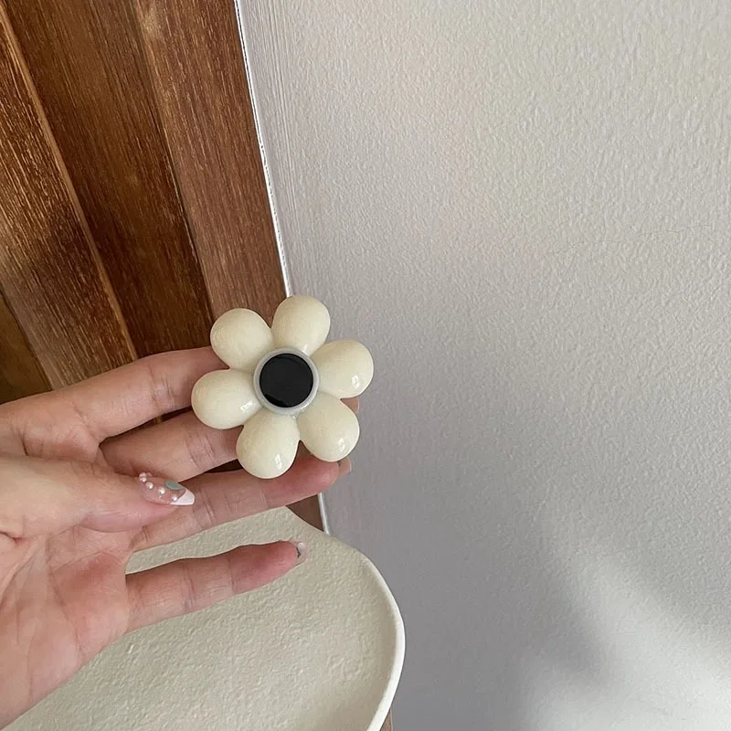 Wholesale Broche Designer CC Luxury Brooches Women Sweet Elegant Style Sun Flower Brooch Pin Suit Clothing Decoration