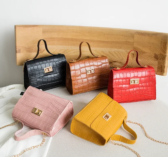 
Women Small Crossbody Bag Cute Lightweight Leather Purses, Mini Shoulder Bag with Chain Strap 