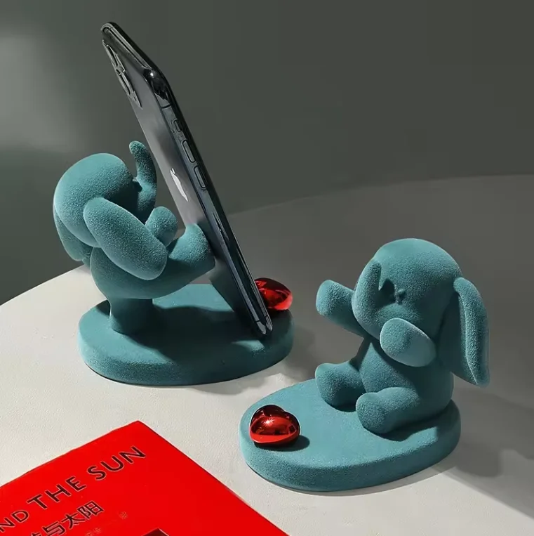 Изготовленный на заказ Смола милый держатель для мобильного телефона Dumbo с флокированными офисными подарками рабочего стола