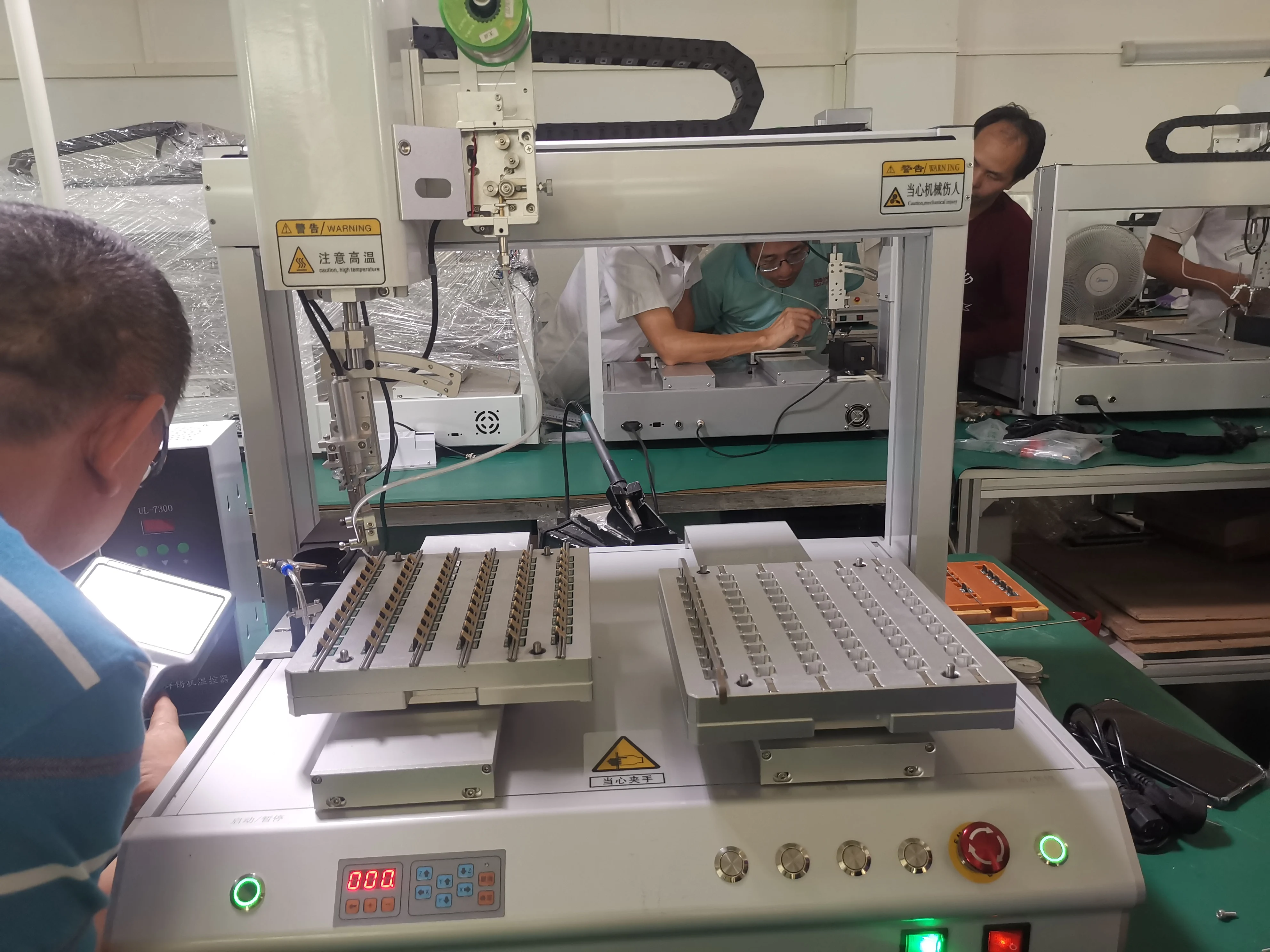 Soldering robot PCB soldering Double working places selective soldering machine led module soldering machine