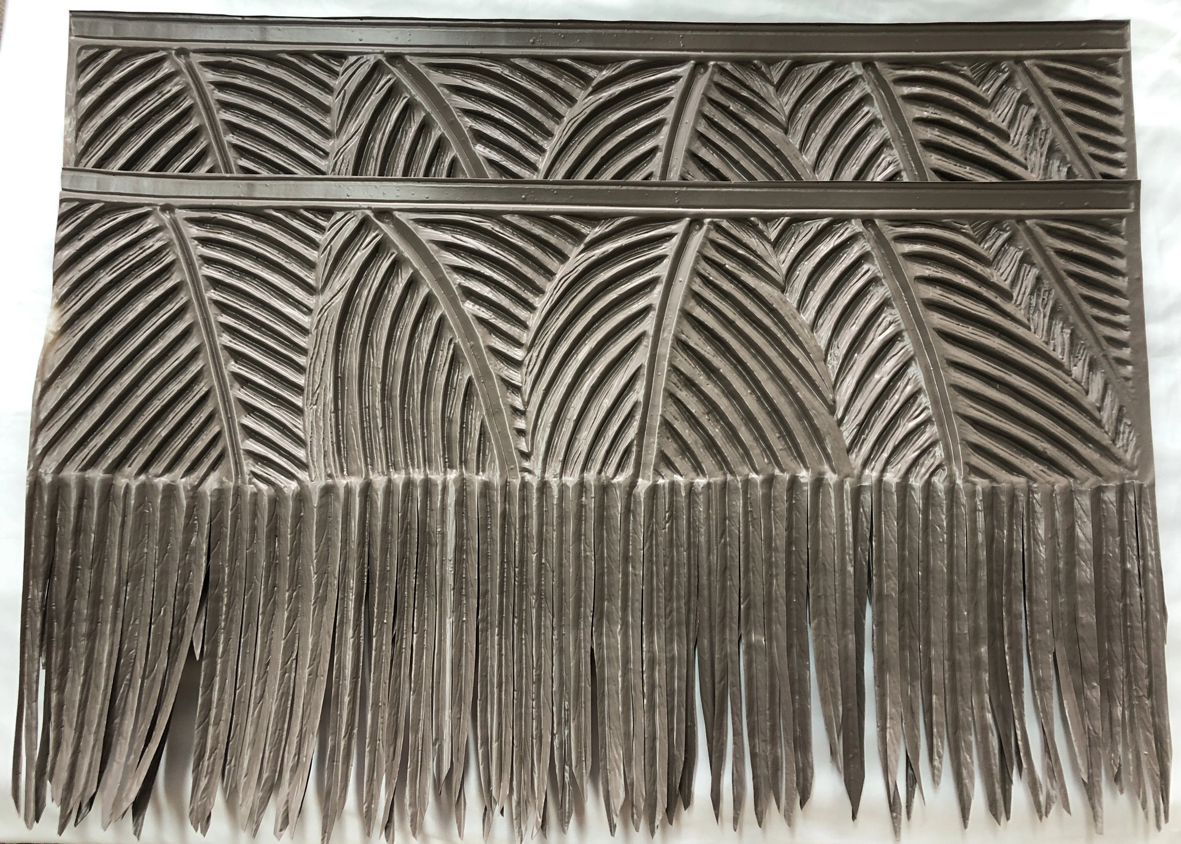 
Outdoor use fireproof and waterproof synthetic palm thatch roof 