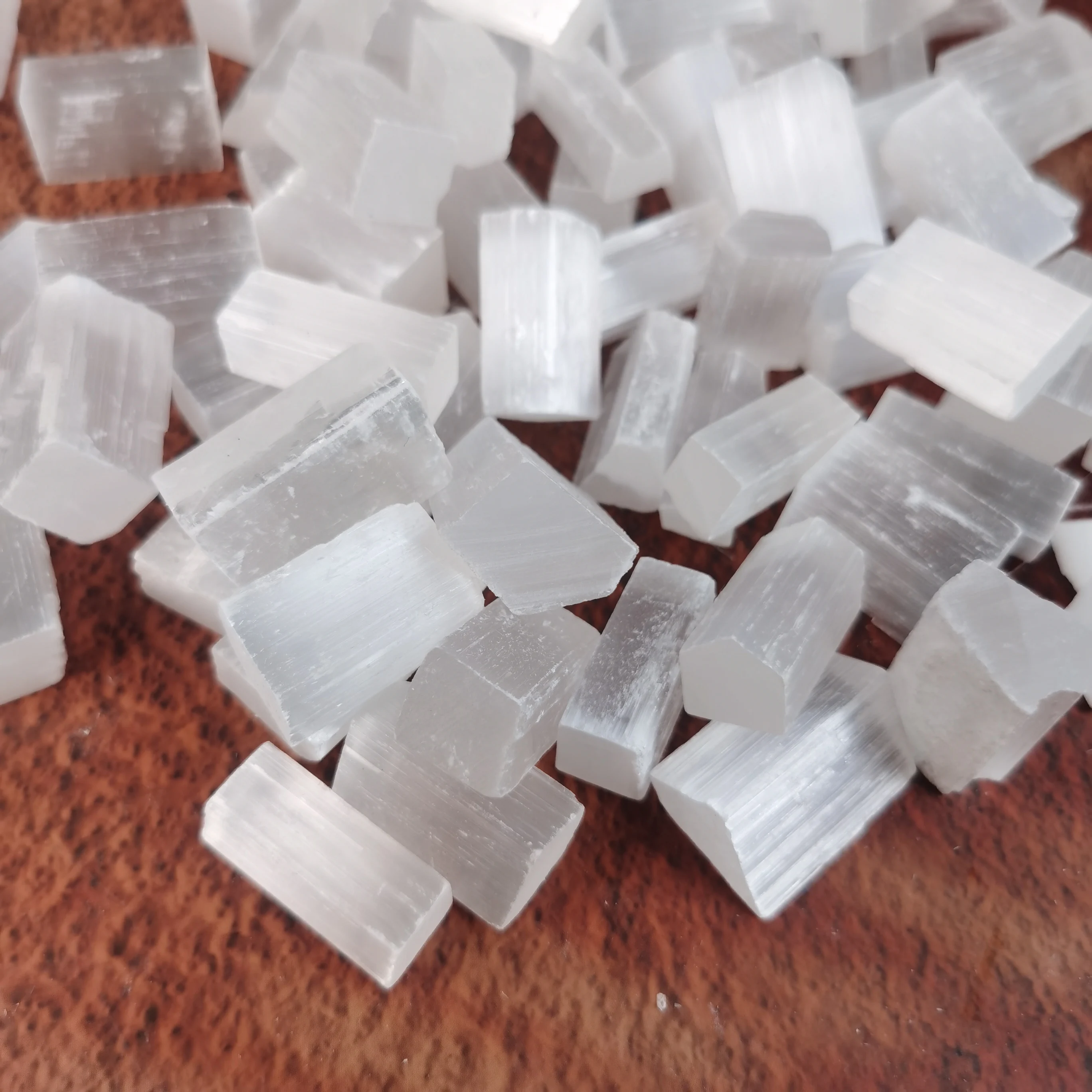 Wholesale Natural Crystal Healing Chakra Stone Meditation Raw Crystal Rough Selenite Stone