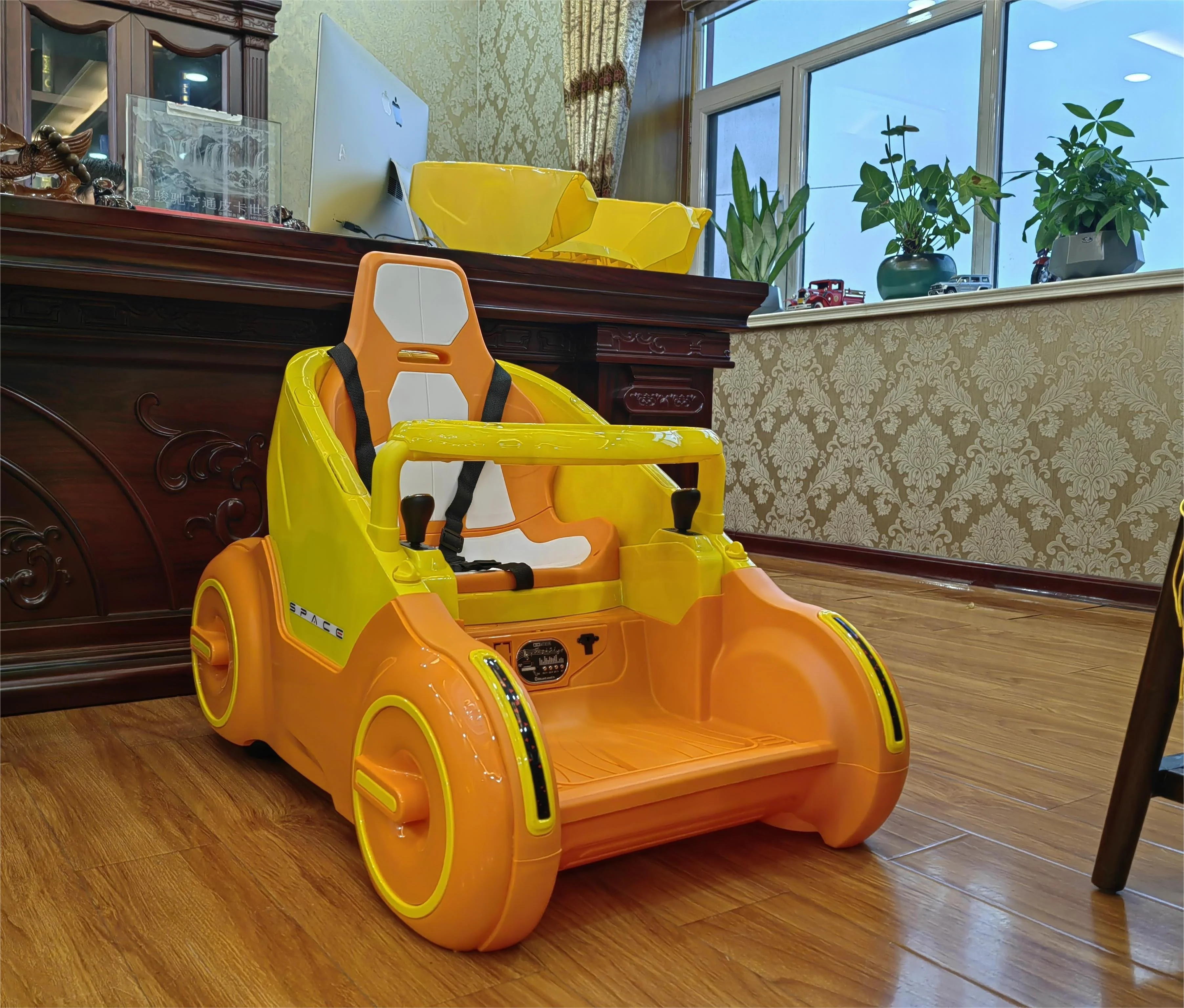 Lorda new arrival 12V 360 degrees rotational ride-on car kids electric car ride on car for kids