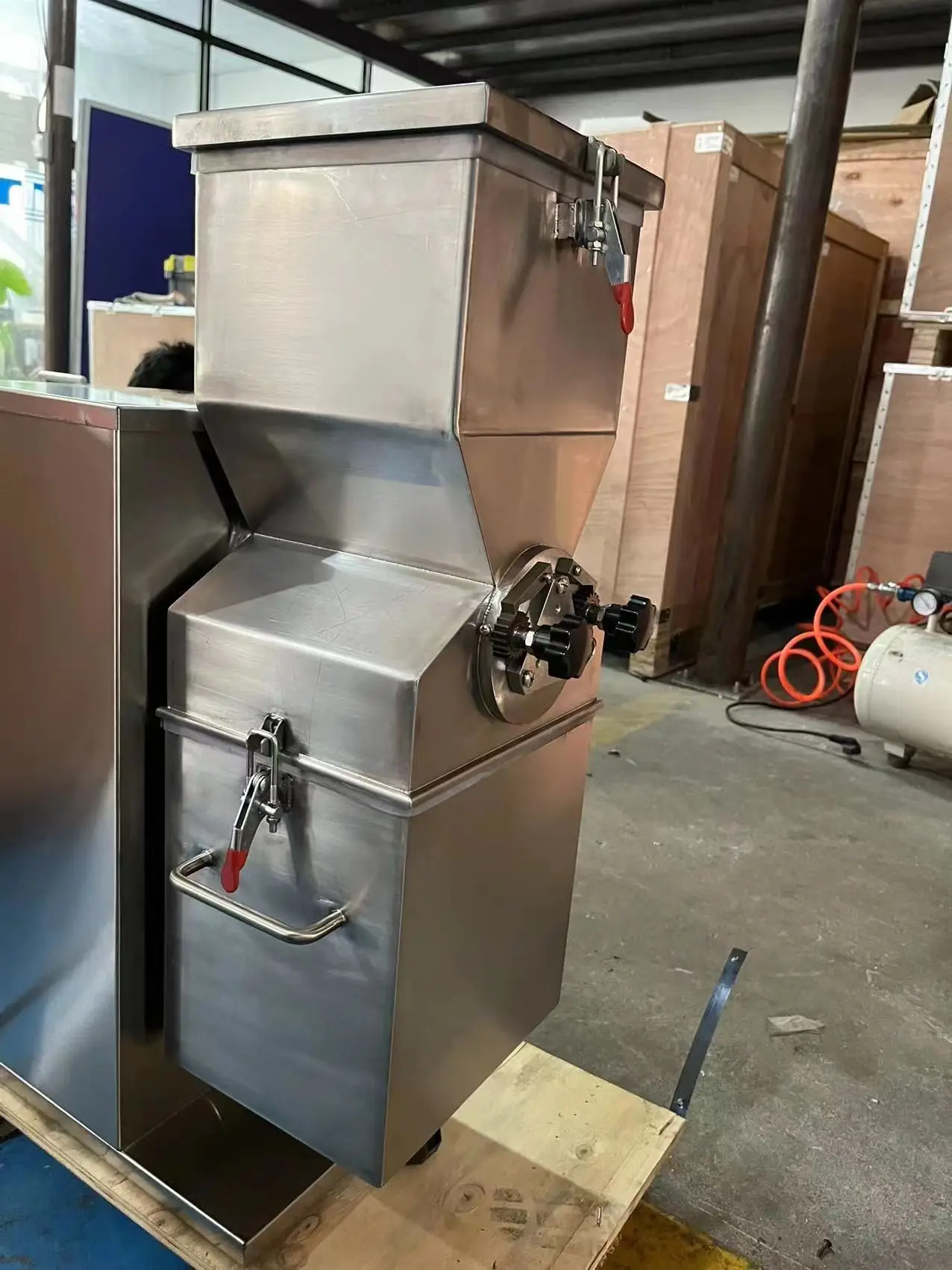 YK60 Swing type granules  pelletizer dry Granulator for experiment lab and small scale pelletizer mixer granulator