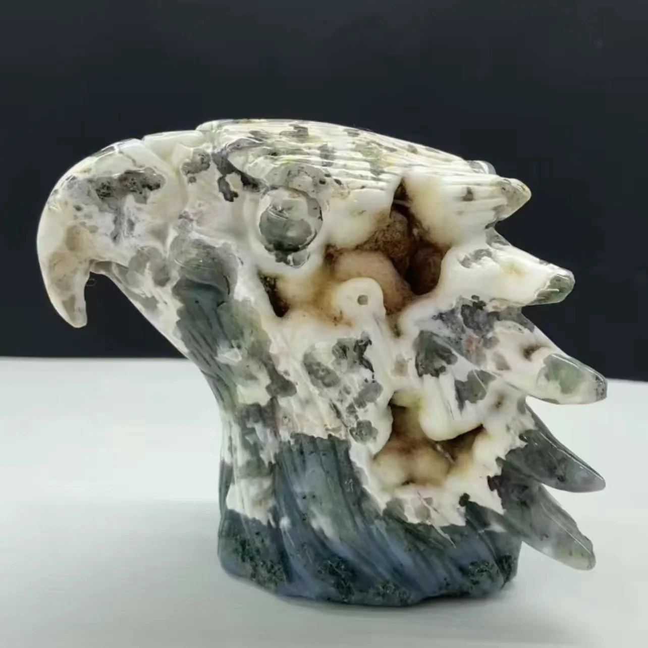 Wholesale Crystal Craft Hand Carved Natural Agate Geode Crystal Eagle Hawk Carving For Home Decoration