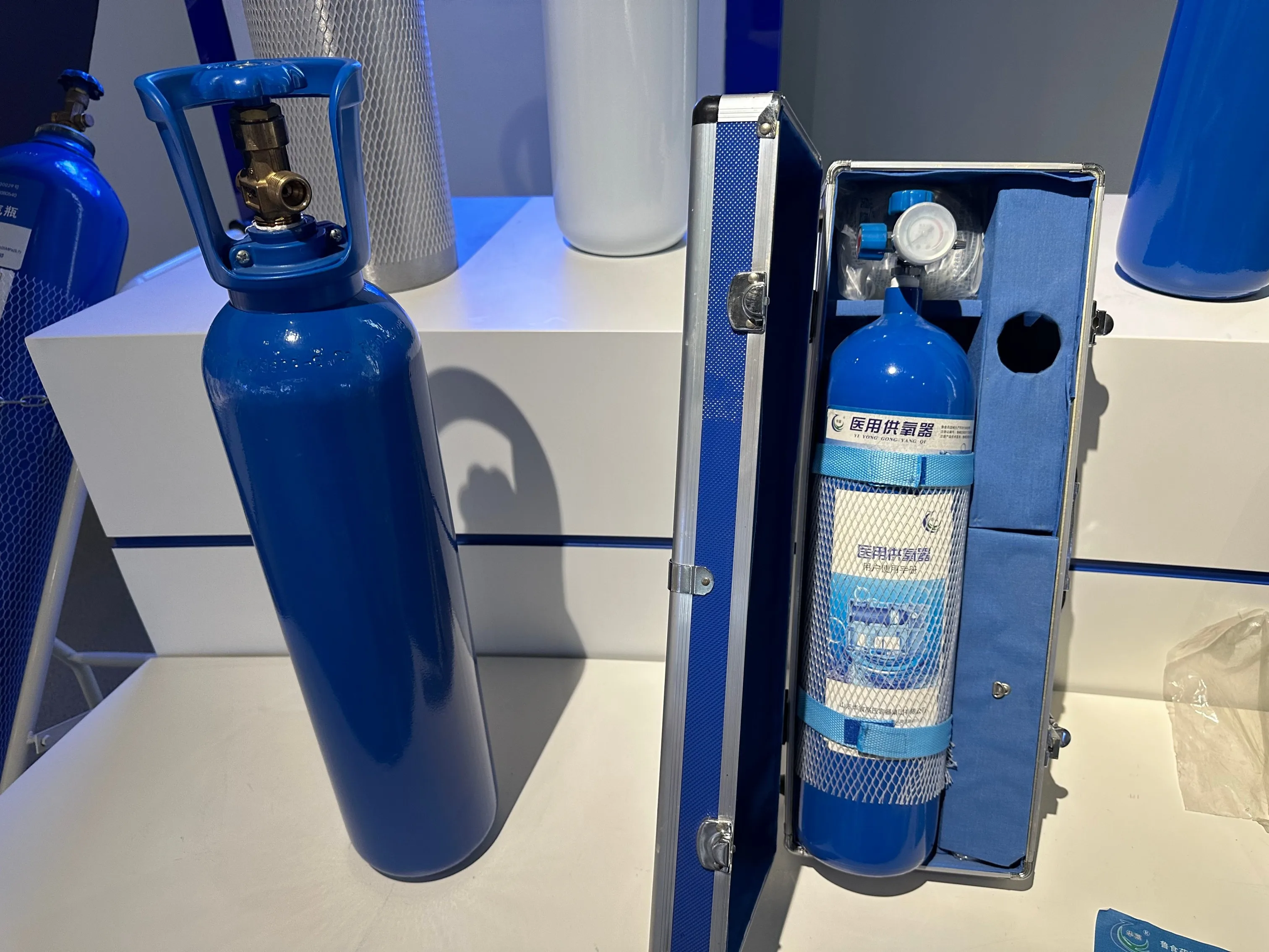 Gas Cylinders 40L-800L Seamless Steel Cylinder for Oxygen/Carbon Dioxide/Helium/Argon/Nitrogen/No2/air