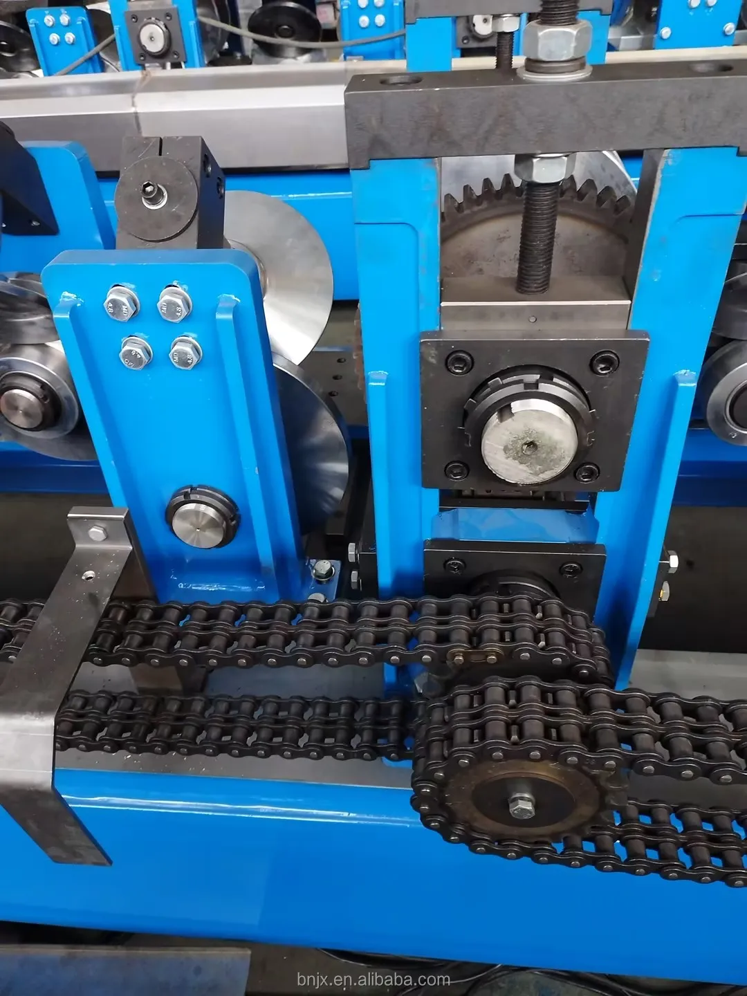 Hot selling high quality steel machine metal c-shaped steel automatic tracking and shearing c-shaped steel forming machine