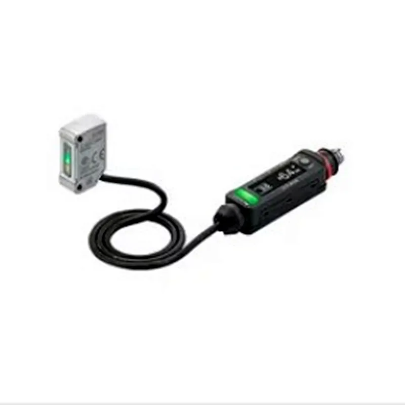 KEYENCE LR-X100C   Digital CMOS Laser Sensor    Standard Model, M8 Connector Type, 100mm range    New Original