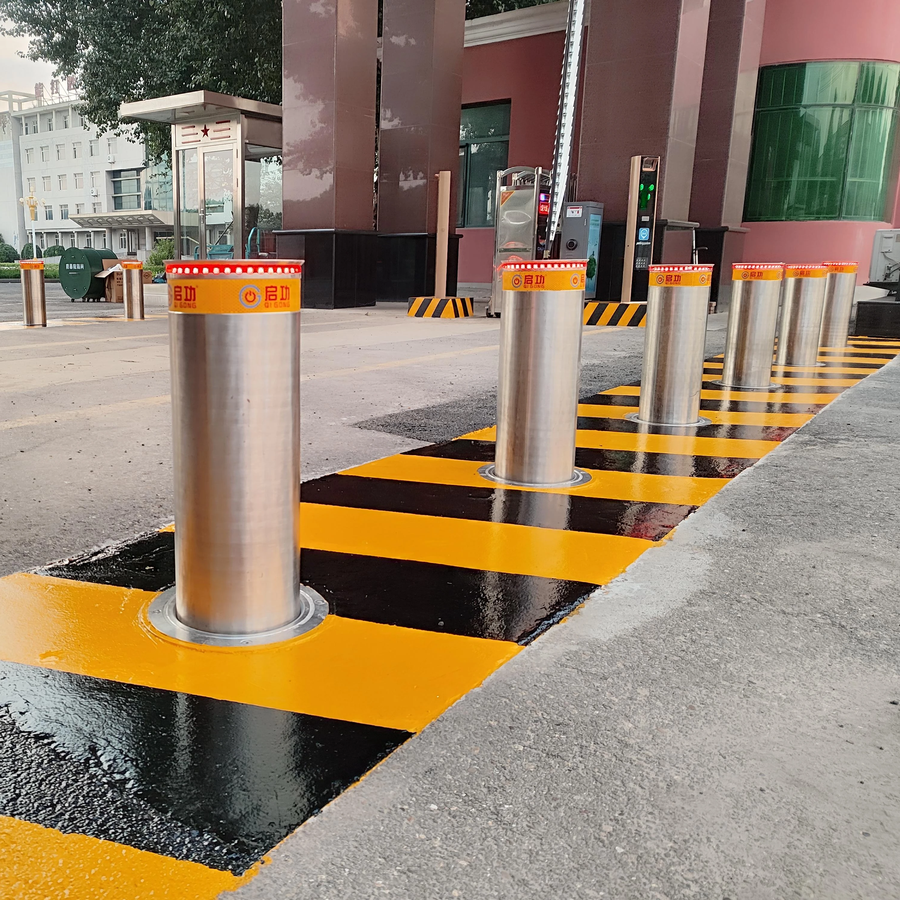 Anti-Terrorist Stainless Steel Parking Bollard Perimeter Protection Semi-Automatic Rising Hydraulic Road Bollards