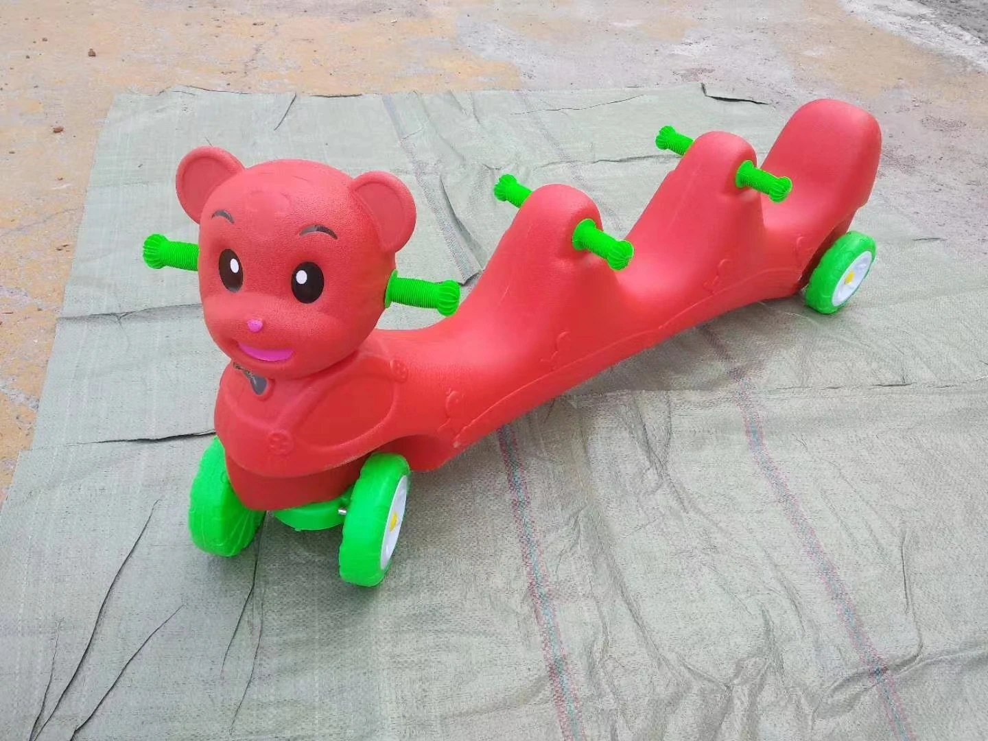 Hot Sale Factory Supplier Bear Shape Baby Plastic Ride On Toy With Four Wheels