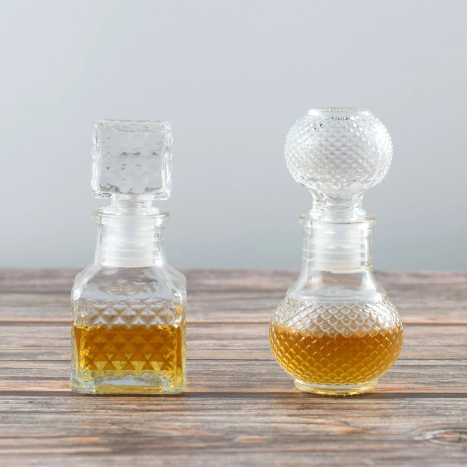 Small Glass Alcohol Bottles Mini Wine Bottles Reusable Empty Spirit Bottle With Airtight Stopper Wedding Party 1.7 oz