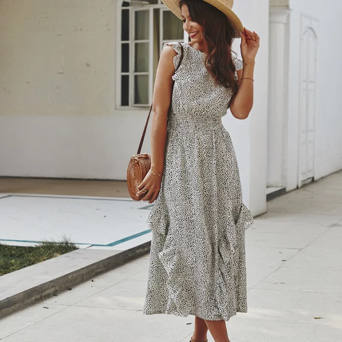 Асимметричное платье миди с оборками и коротким рукавом