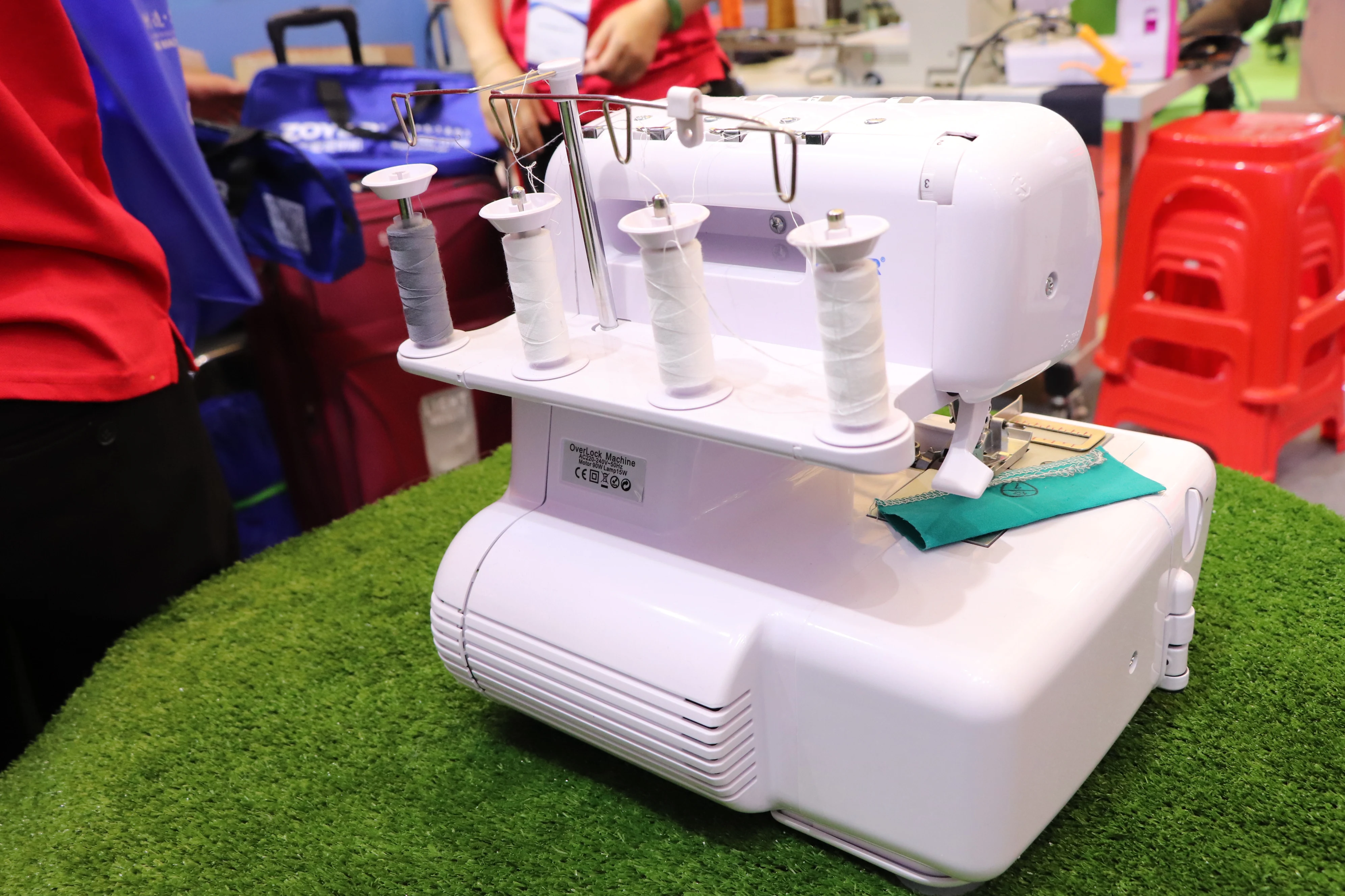 ZY3002 Mini Manual Overlock Hand Sewing Household Electric Overlock Sewing Machine for Wholesale