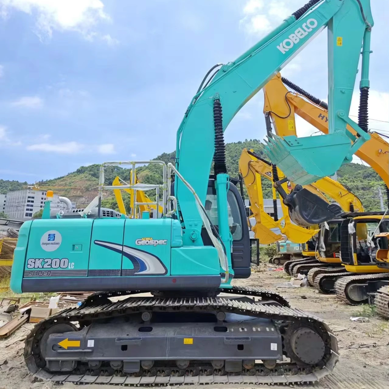 Японский оригинальный Подержанный YN200-8 гусеничный экскаватор Kobelco с низким рабочим временем