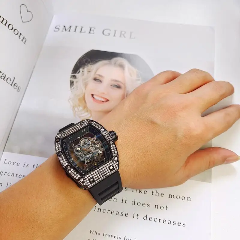 Luxury man new Silicone watch for male personality cool trend high quality male quartz wristwatches