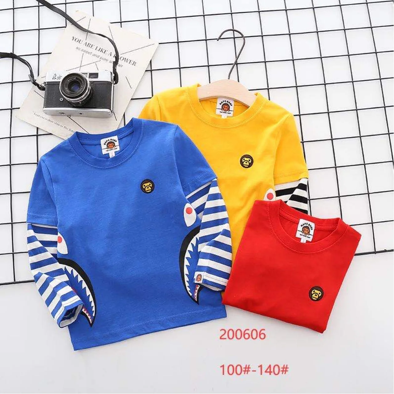 Детская одежда для мальчиков и девочек, футболка из чистого хлопка с длинными рукавами и принтом акулы с боковым швом, с блокировкой цветов, 2021