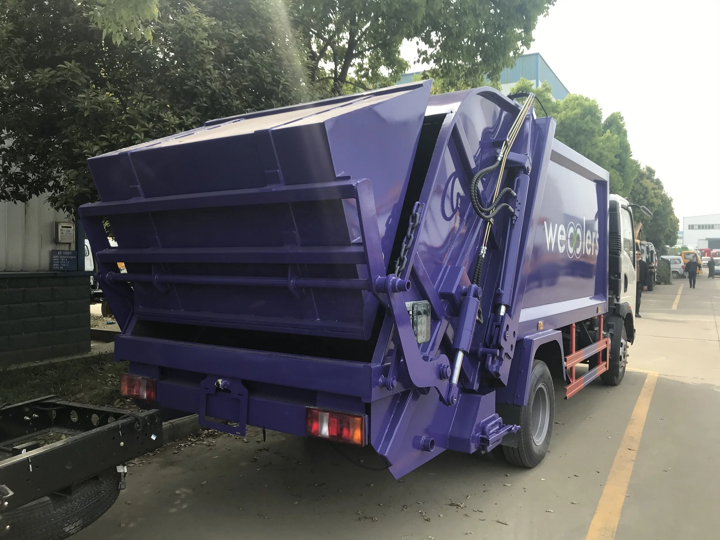 Manufacturer affordable 10cbm left hand drive garbage trucks for sale in dubai