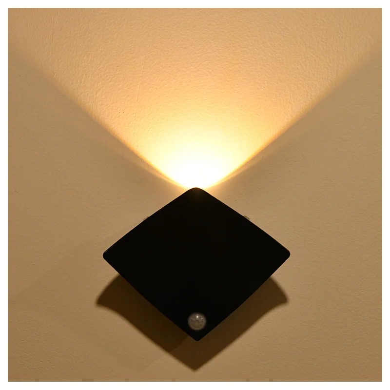 Modern Devil Fish Shape RGB Smart Home LED Night Lamp Wireless Wall Light Motion Sensor Battery Operated Bedroom Warehouse