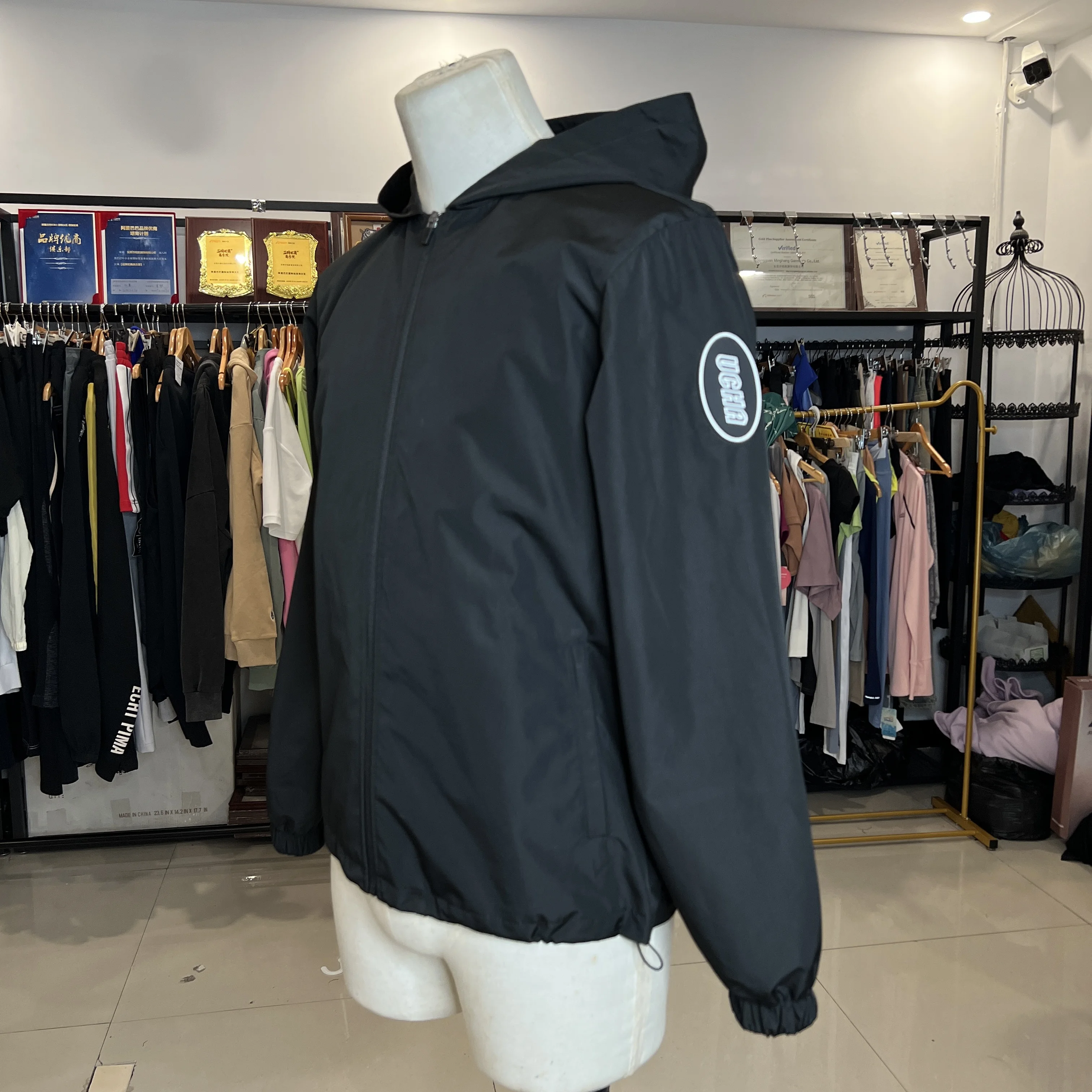 High Quality Outdoor Waterproof Black Zip Windbreaker Jacket With Zipper