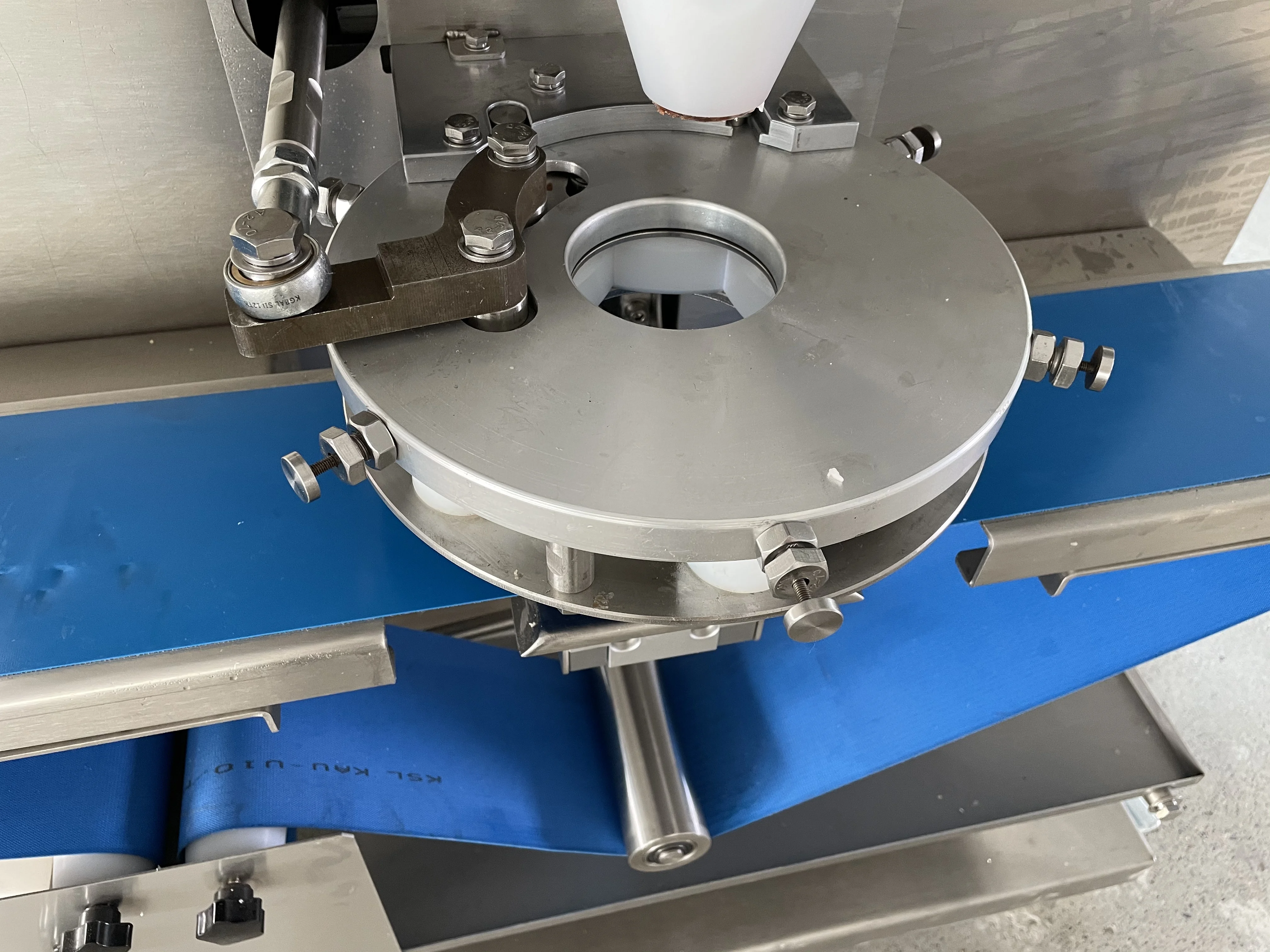 Factory  Price Moon Cake Making Machine For Business Use Multifunctional  Mooncake Production Line Encrusting Machine