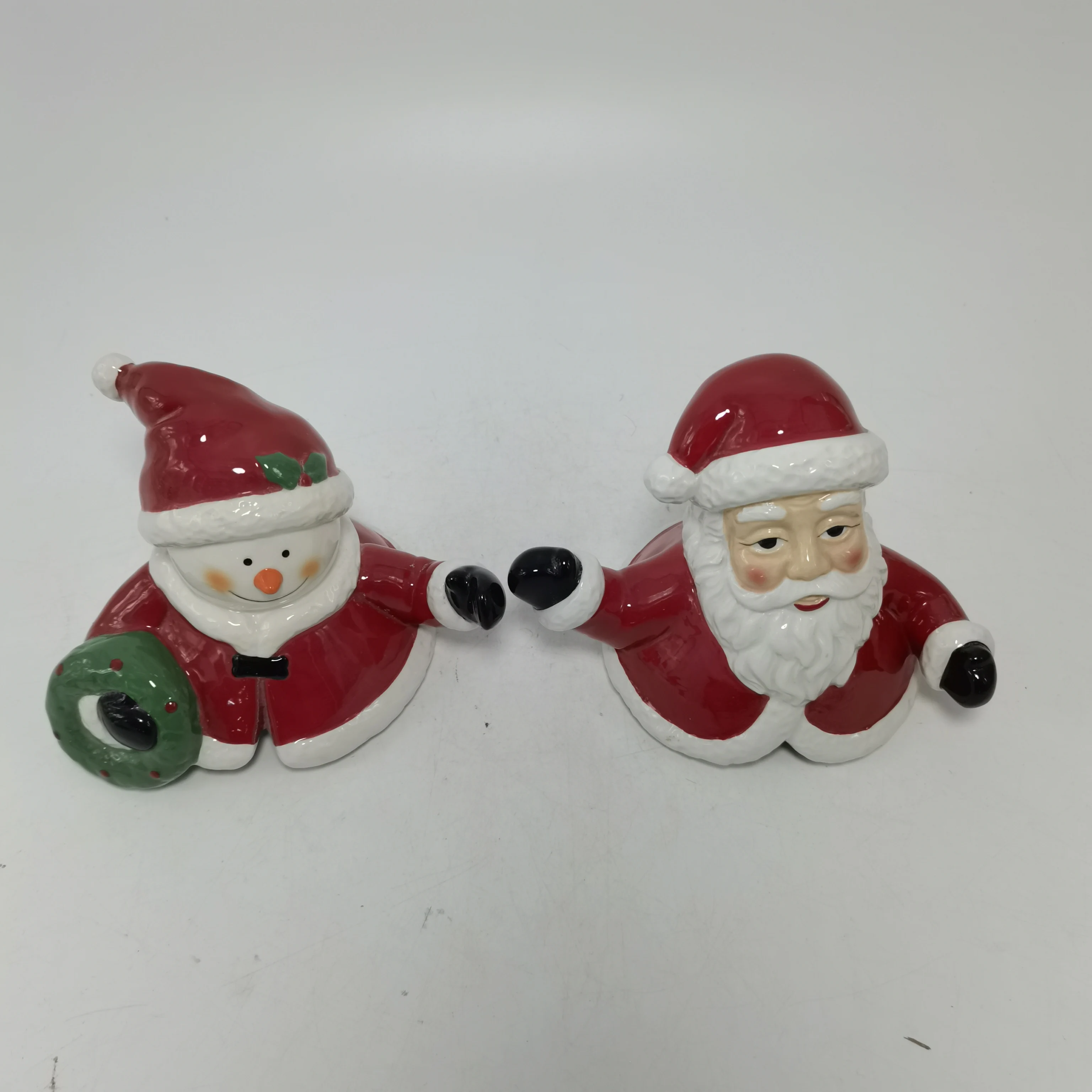 Latest design Christmas decorations party supplies Ceramic Santa Claus sculpture The bottom can be fitted with crystal ball
