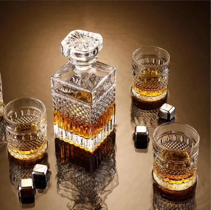 2022 Hot Sale Whiskey Decanter sets Crystal Whiskey Decanter with 4 Whiskey Glasses set