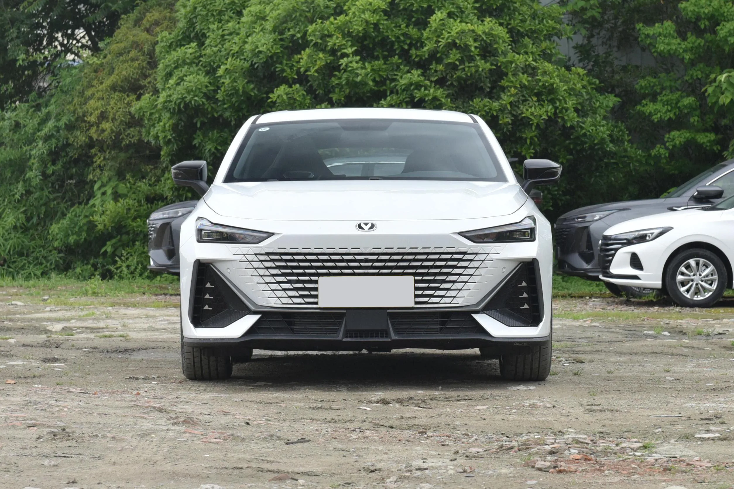 Changan Uni-v Заводская оптовая продажа лидер продаж бензиновый автомобиль 2024 Лидер Uni V 5-местный Унив бензин